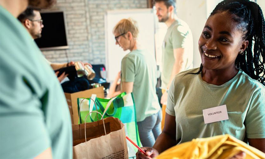 woman volunteering